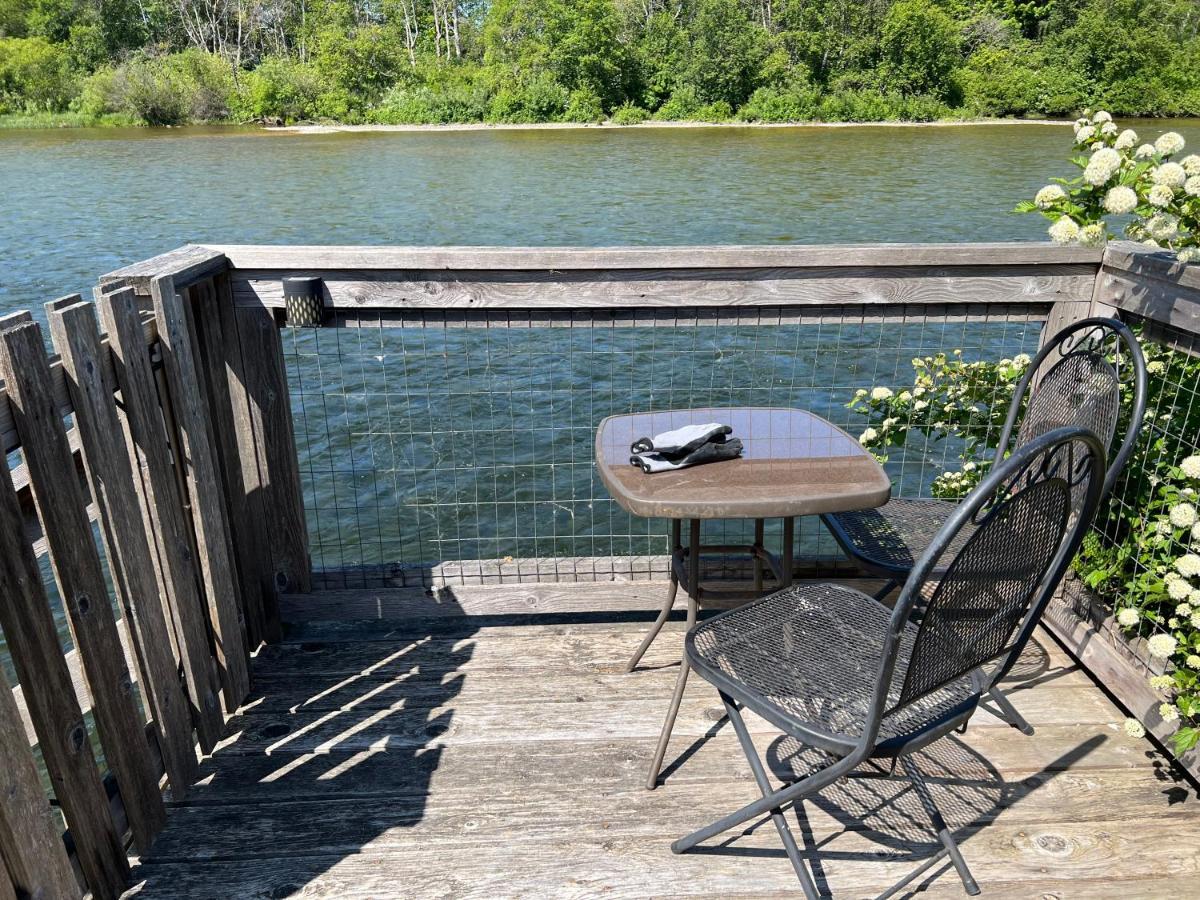 River House Hotel Кембъл Ривър Екстериор снимка