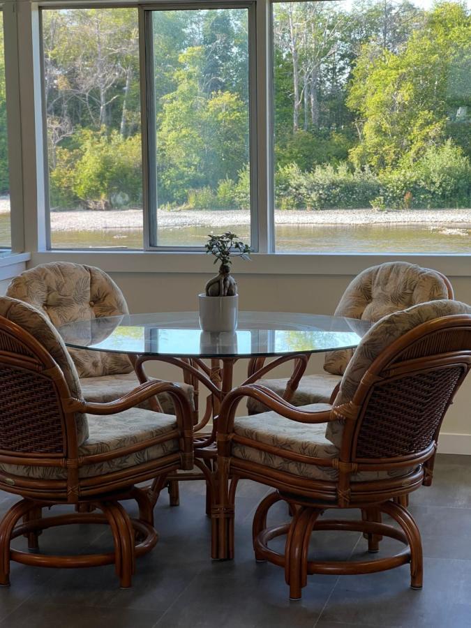 River House Hotel Кембъл Ривър Екстериор снимка